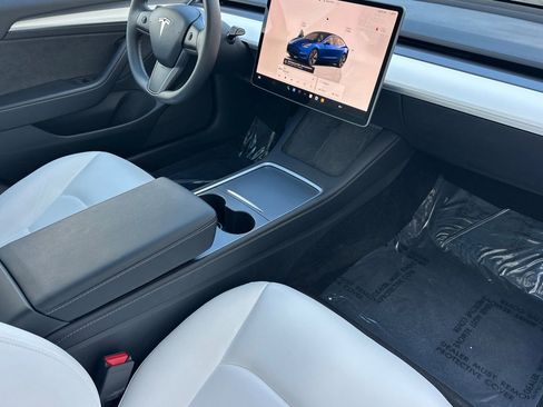 Used 2023 Tesla Model 3 Standard Range image 17