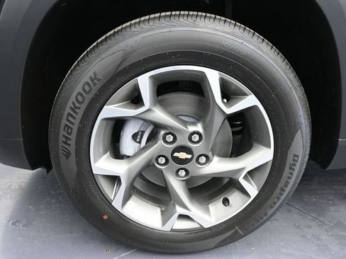 New 2026 Chevrolet Trax LT w/ LT Convenience Package FWD image 17