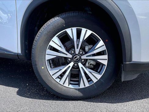 Used 2022 Nissan Rogue SV AWD/4WD image 9