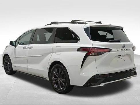 Used 2021 Toyota Sienna XSE w/ XSE Plus Package FWD image 7