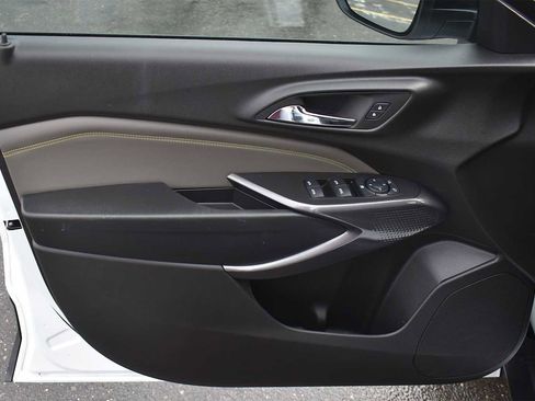 Used 2025 Chevrolet Trax ACTIV w/ Sunroof Package image 25