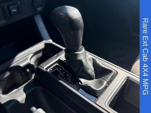 Used 2022 Toyota Tacoma SR AWD/4WD image 19