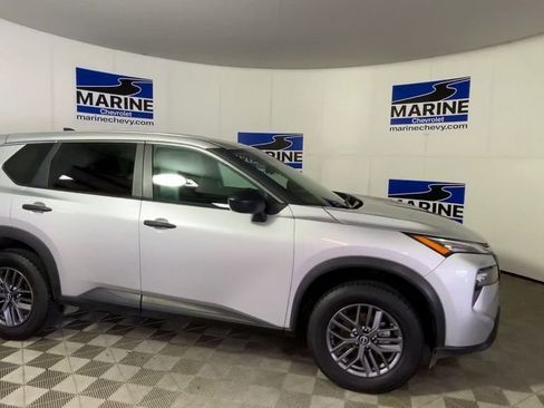 Used 2024 Nissan Rogue S FWD image 3