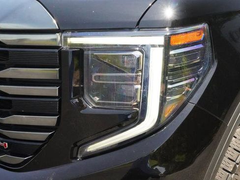 Used 2023 GMC Sierra 1500 AT4 w/ Technology Package AWD/4WD image 34