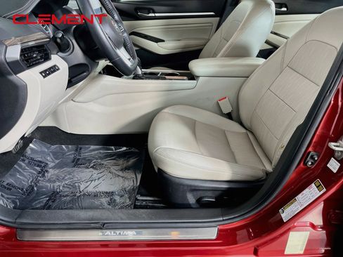 Used 2020 Nissan Altima 2.0 Platinum FWD image 26