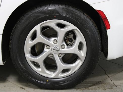 Used 2022 Chrysler Pacifica Limited FWD image 19