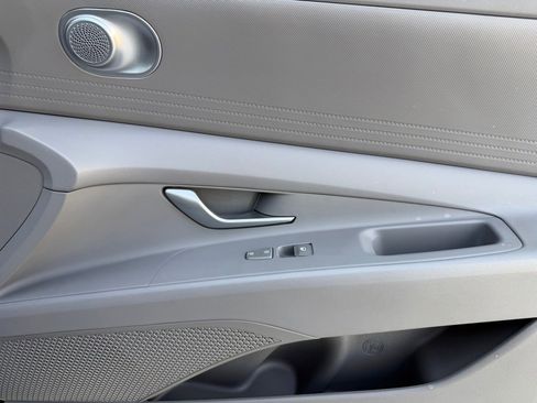 Certified 2025 Hyundai Elantra SE w/ Cargo Package image 24