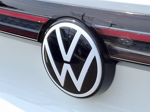 Certified 2024 Volkswagen ID.4 Pro AWD/4WD image 30