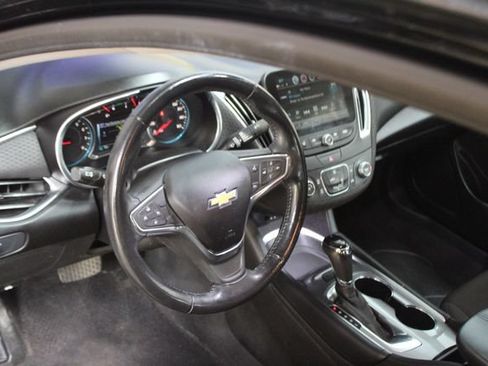 Used 2018 Chevrolet Malibu LT FWD image 14