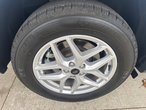 Certified 2024 Ford Edge SEL w/ Convenience Package image 20