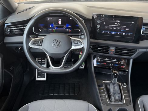 Used 2025 Volkswagen Jetta Sport FWD image 11