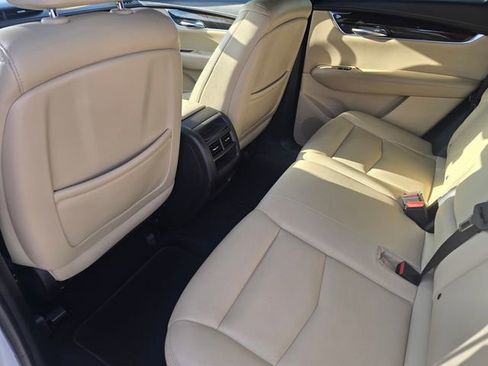 Used 2017 Cadillac XT5 FWD image 14