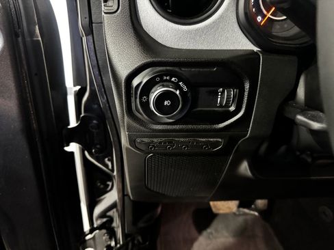 Used 2025 Jeep Wrangler Unlimited Sport AWD/4WD image 35
