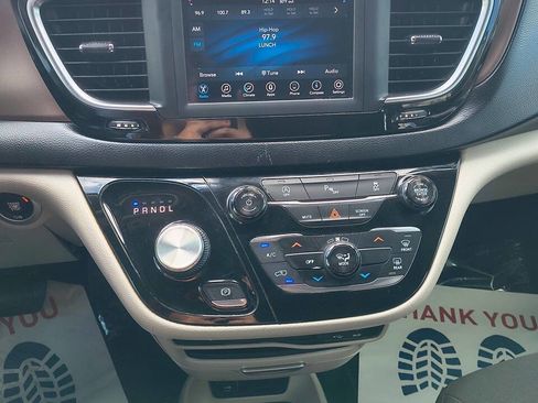 Used 2019 Chrysler Pacifica LX w/ Tire & Wheel Group image 10