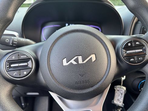Used 2025 Kia Soul LX w/ LX Technology Package FWD image 25