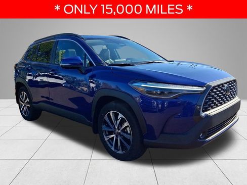 Used 2024 Toyota Corolla Cross XLE w/ Convenience Package AWD/4WD image 3