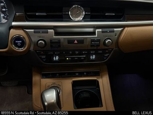 Used 2017 Lexus ES 300h FWD image 17