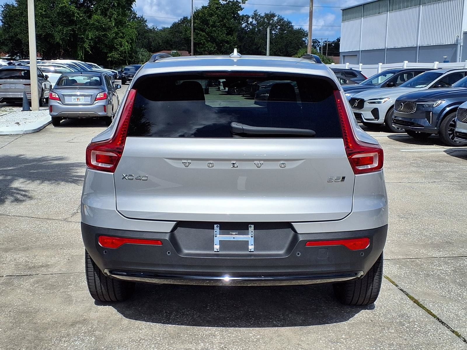 Certified 2025 Volvo XC40 B5 Ultra AWD/4WD image 6
