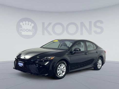 Used 2026 Toyota Camry LE FWD image 5