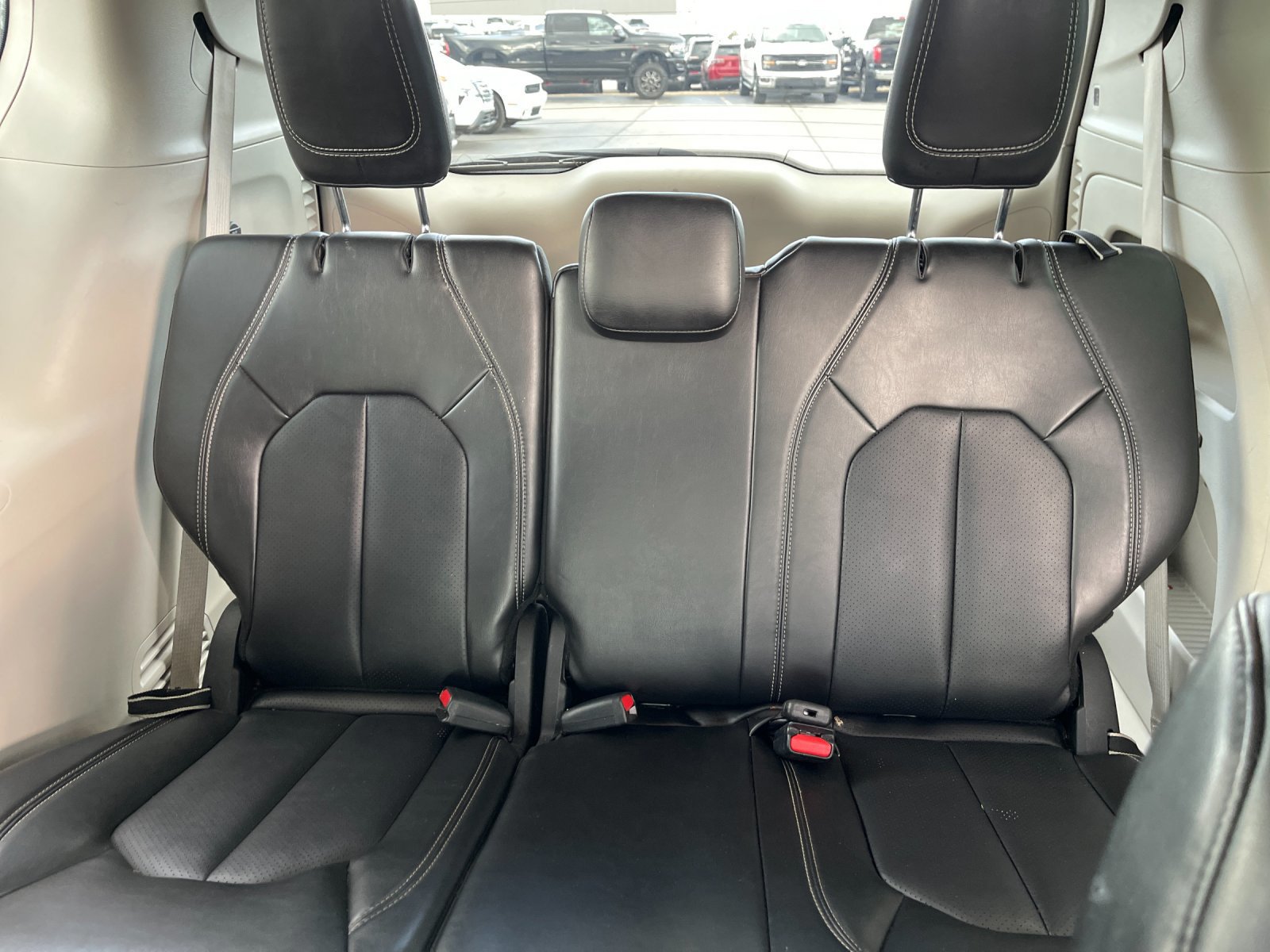 Used 2024 Chrysler Pacifica Touring-L FWD image 18