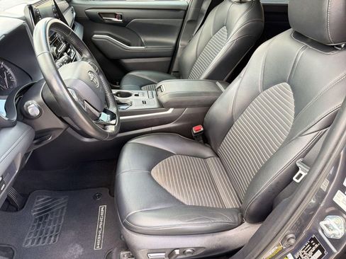 Used 2021 Toyota Highlander XSE FWD image 5