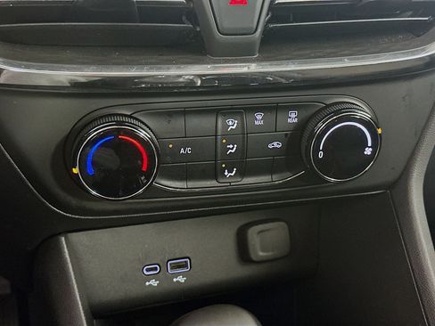 Used 2025 Buick Encore GX Preferred FWD image 23