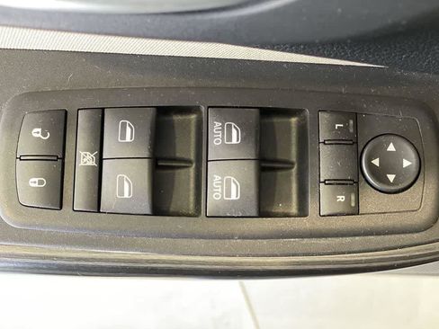 Used 2016 Jeep Cherokee Latitude AWD/4WD image 16