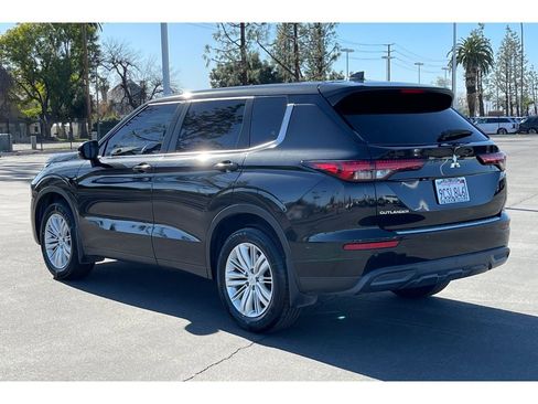 Used 2022 Mitsubishi Outlander ES image 3