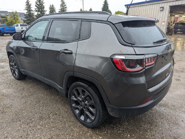 Used 2021 Jeep Compass Latitude FWD image 16