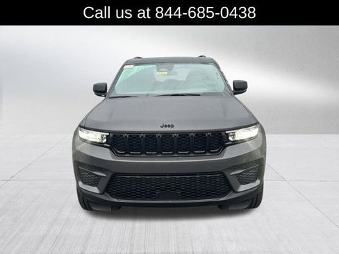 New 2025 Jeep Grand Cherokee Altitude image 2