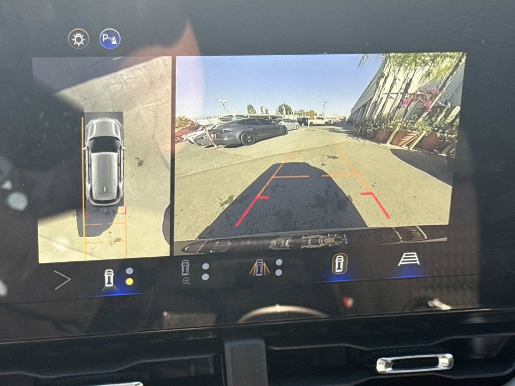 Used 2026 Chevrolet Equinox LT w/ Safety and Technology Package FWD image 20