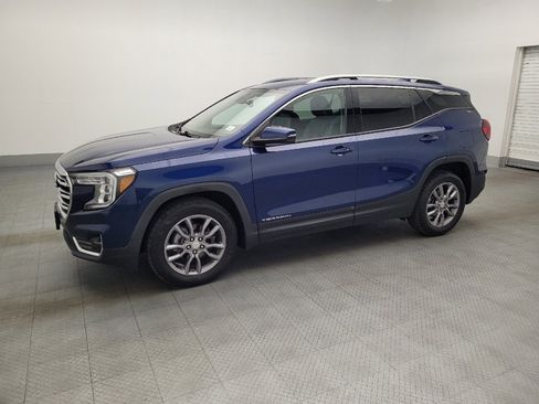 Used 2022 GMC Terrain SLT image 2