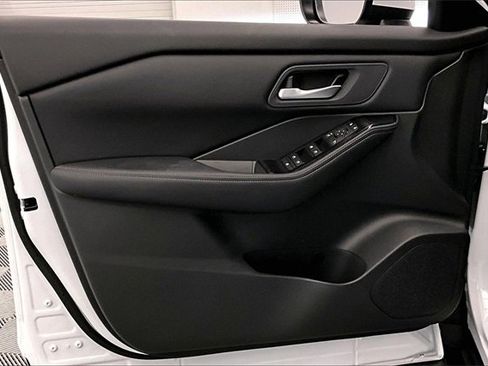 New 2025 Nissan Rogue SV image 29