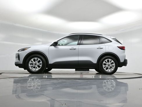 Certified 2025 Ford Escape Active image 8