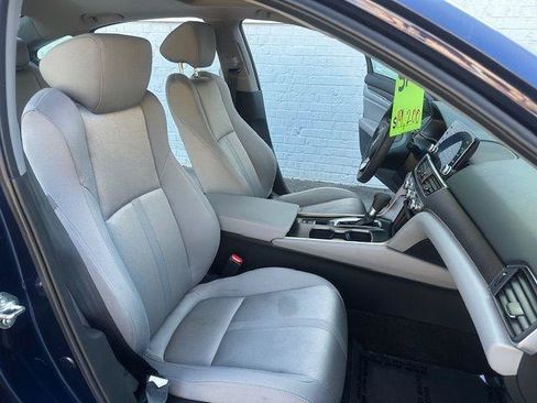 Used 2018 Honda Accord EX image 11