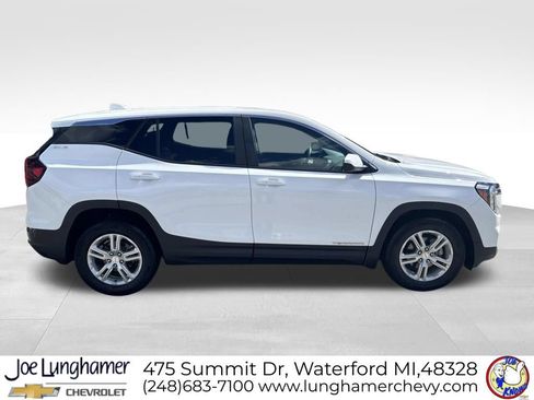 Used 2023 GMC Terrain SLE FWD image 2
