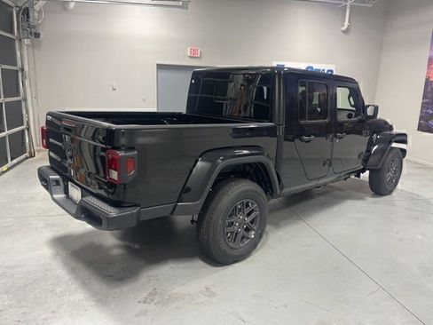 New 2025 Jeep Gladiator Sport AWD/4WD image 5