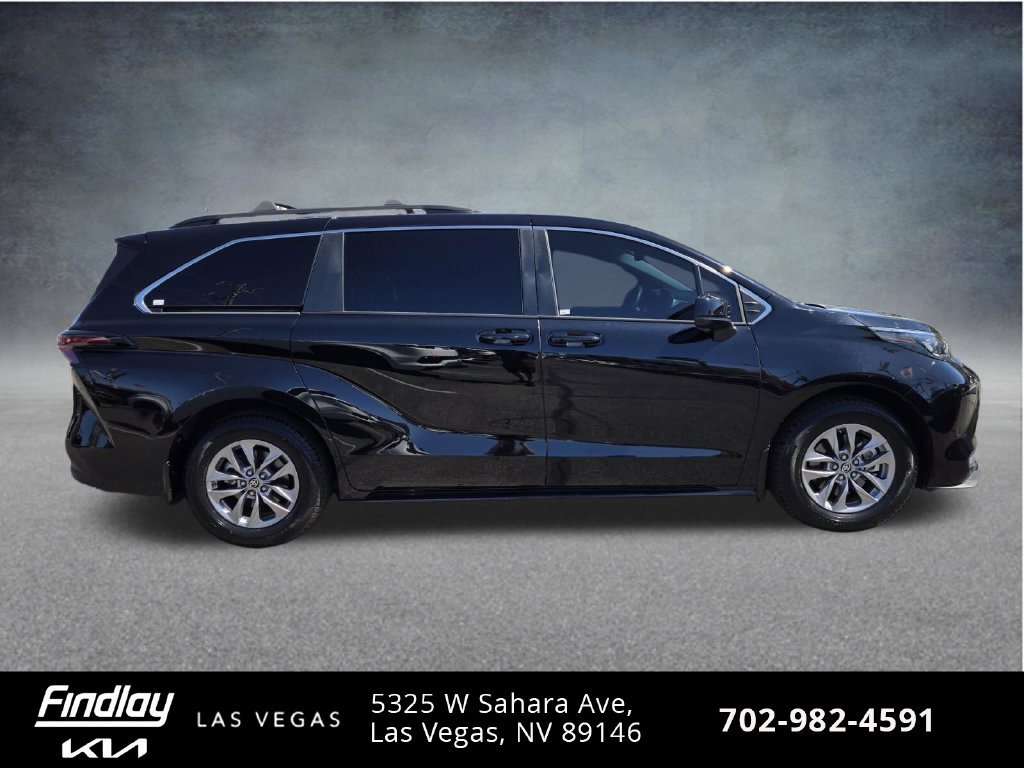 Used 2024 Toyota Sienna LE FWD image 5