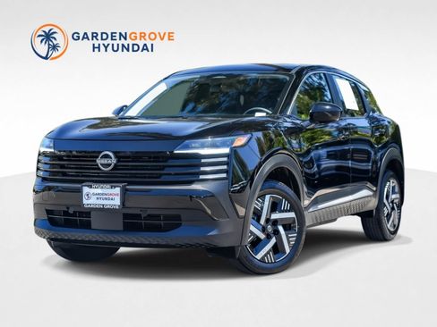 Used 2025 Nissan Kicks SV FWD image 1