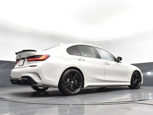 Used 2021 BMW 330i xDrive Sedan w/ M Sport Package AWD/4WD image 25