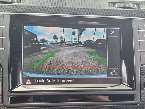 Used 2015 Volkswagen GTI SE FWD image 16