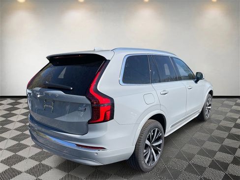 Certified 2026 Volvo XC90 B5 Core AWD/4WD image 3