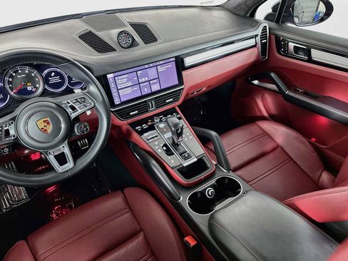 Certified 2021 Porsche Cayenne Turbo AWD/4WD image 25