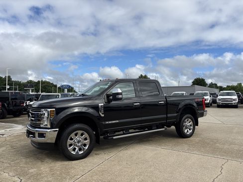 Used 2019 Ford F350 Lariat w/ Lariat Ultimate Package AWD/4WD image 3