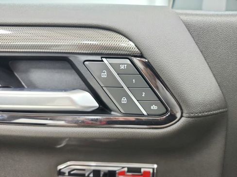 Used 2025 GMC Sierra 1500 AT4 w/ Technology Package AWD/4WD image 21