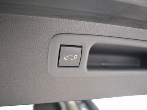 Used 2023 Toyota Highlander XLE AWD/4WD image 27