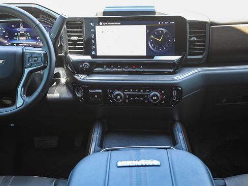 Used 2024 Chevrolet Silverado 3500 High Country image 9