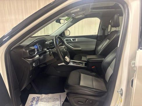 Used 2022 Ford Explorer XLT w/ Equipment Group 202A AWD/4WD image 14
