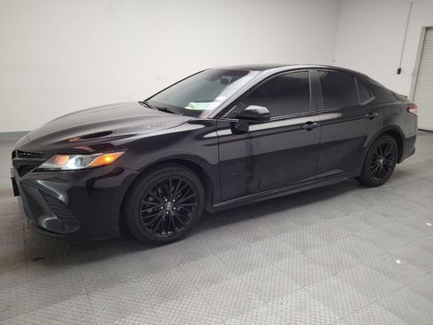 Used 2020 Toyota Camry SE image 2