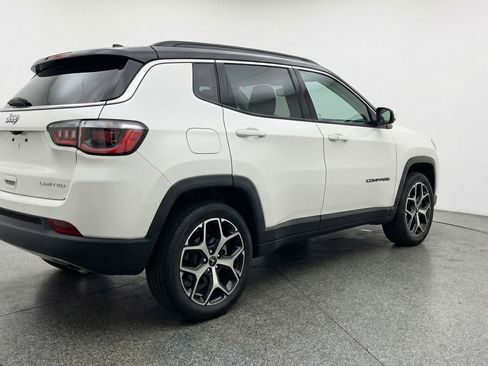 Used 2025 Jeep Compass Limited AWD/4WD image 9